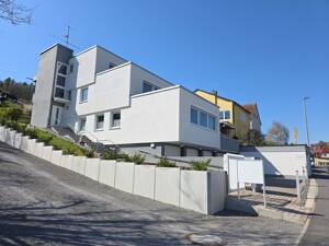 Ruhig gelegene 3-Zi-Wohnung im obersten Geschoss mit EBK, Balkon & Gartennutzung, Garage optional