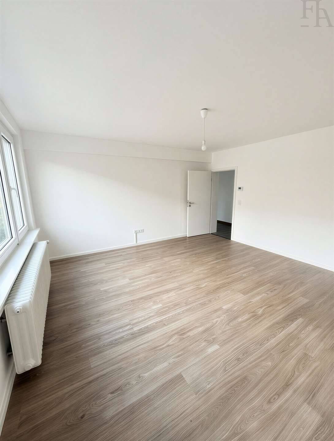 Provisionsfrei - Sanierte 2 Zimmer, große Küche, Duschbad, Loggia – Düsseldorf – Vorschaubild 5