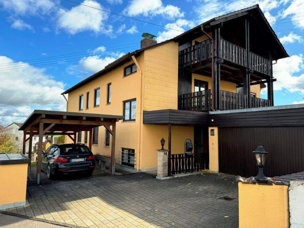 Ruhig gelegenes Zweifamilienhaus mit ausgebautem DG – Friedberg – Bild 1 von 9