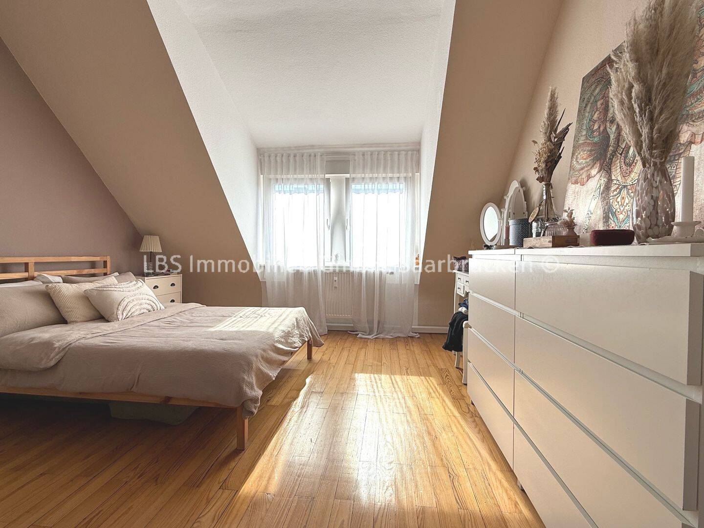 Zentrumsnahe 4 ZKB Mietwohnung mit Balkon und Altbauflair