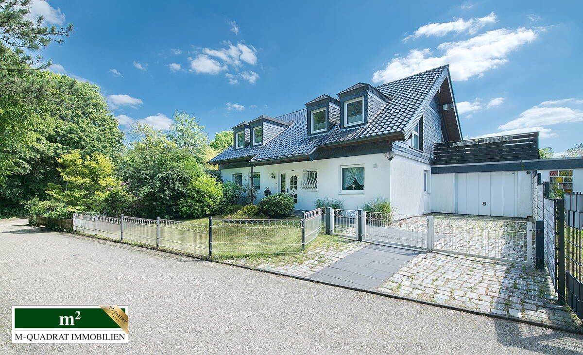 Ein-bis Zweifamilienhaus ruhig gelegen in einer Stichstraße oberhalb eines Wald-und Wandergebietes