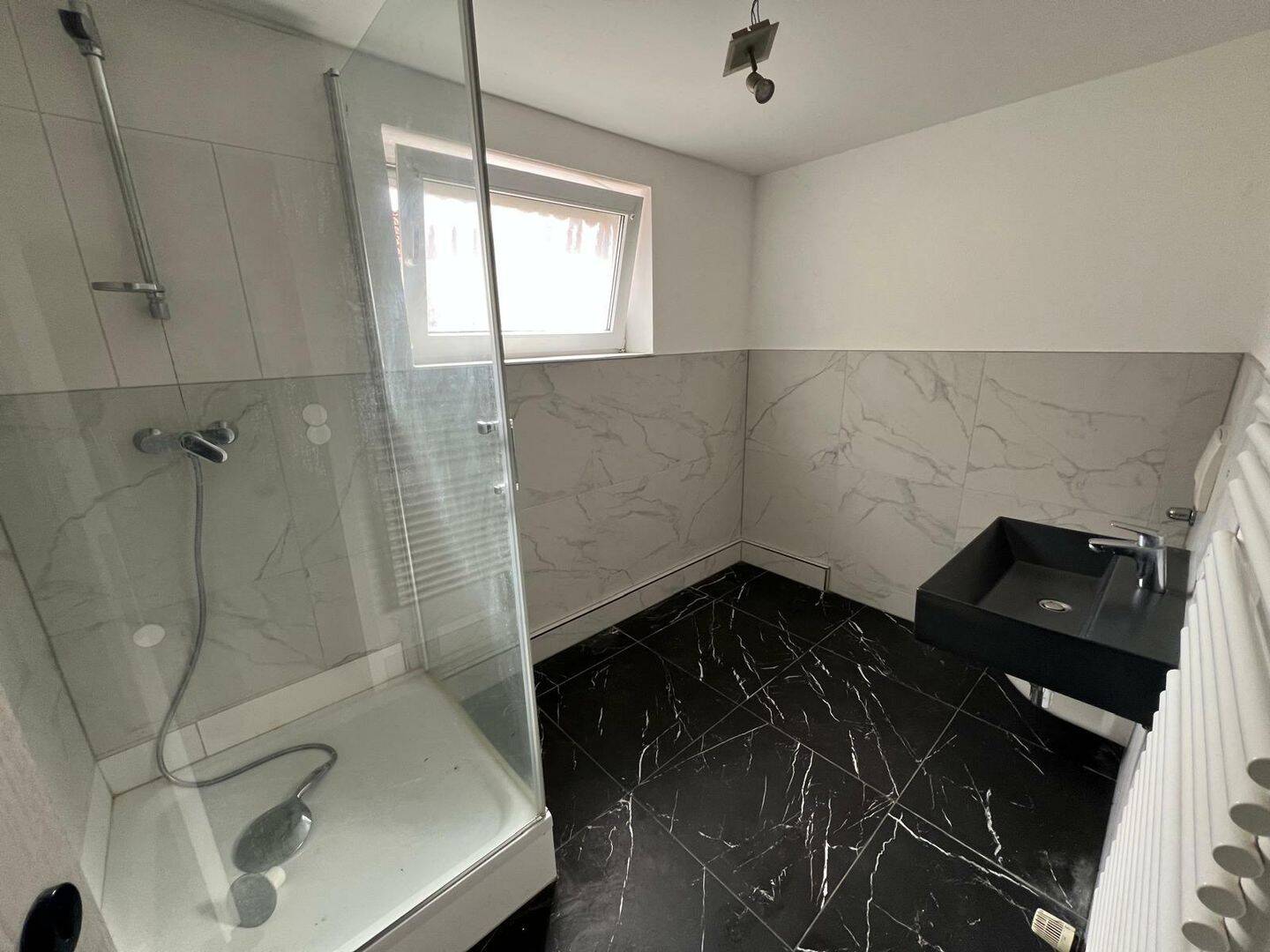 Großzügiges 12-Zimmer-Haus mit Entwicklungspotenzial - ideal für Kapitalanleger, Monteurvermietung – Sachsenheim – Vorschaubild 6