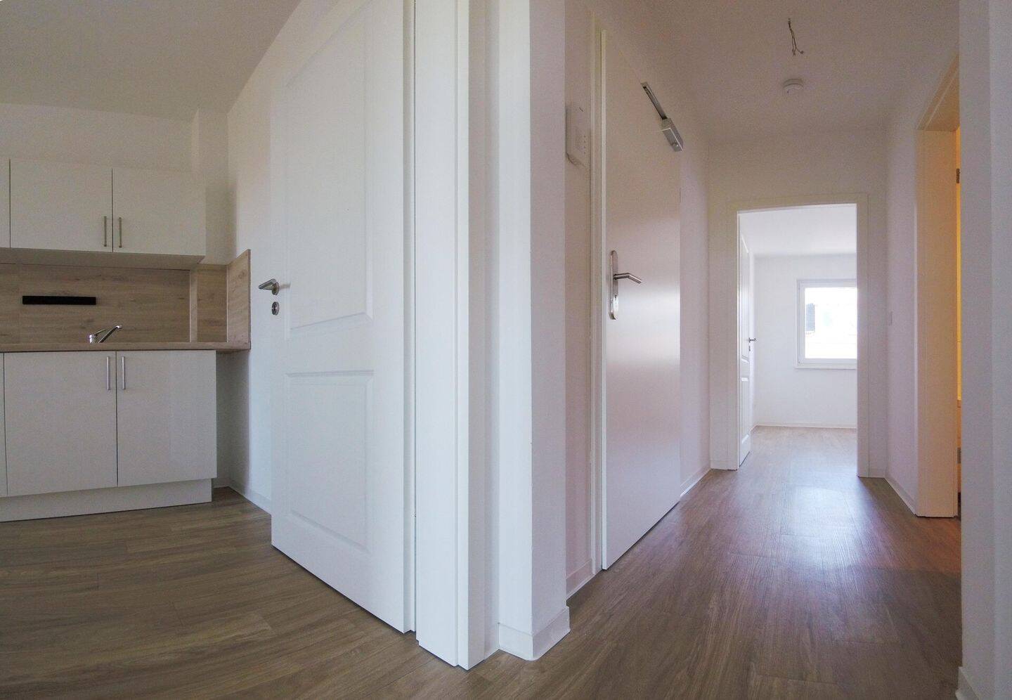 Stilvolle 2-Zimmer-Wohnung mit Balkon - modern saniert & mit gehobener Ausstattung zu vermieten – Chemnitz – Vorschaubild 4