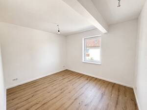 Erstbezug nach Kernsanierung | Moderne 3 Zimmer Wohnung mit Einbauküche – 91054 Erlangen – Vorschaubild 3