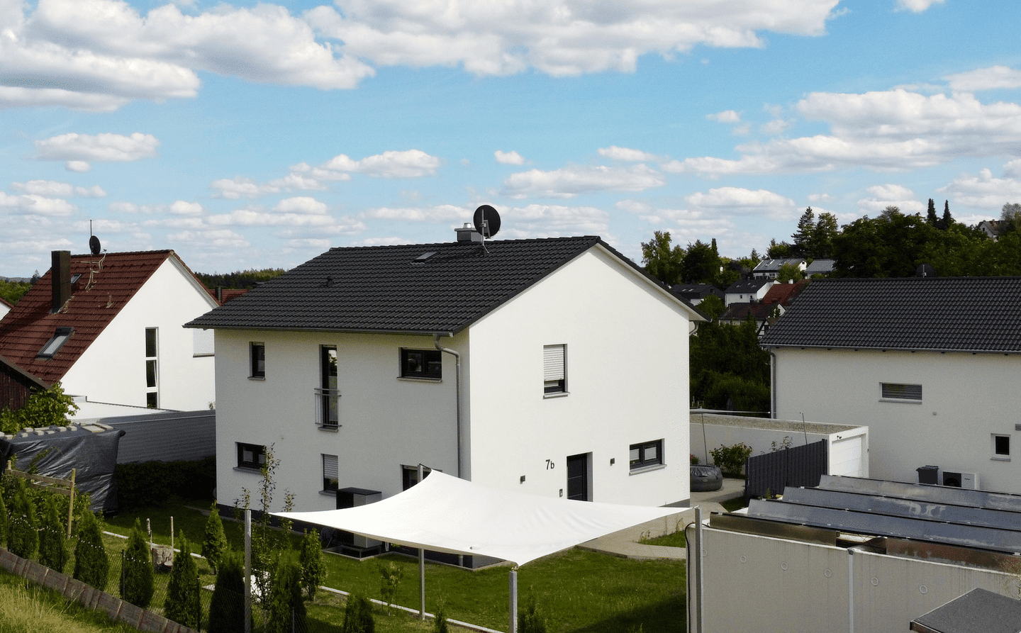 Neuwertiges Einfamilienhaus (Bj. 2021) mit PV-Anlage, Batteriespeicher & hochwertiger Ausstattung – Nürnberg – Vorschaubild 4