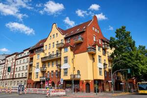 Bezugsfrei! 3-Zimmer-Altbau mit Blick auf den Schillerpark - 2 Balkone