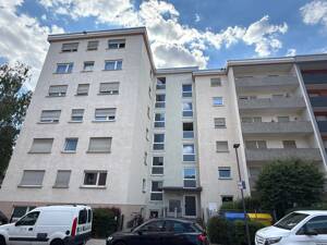 Helle Wohnung mit Aufzug, Balkonen und viel Gestaltungspotenzial