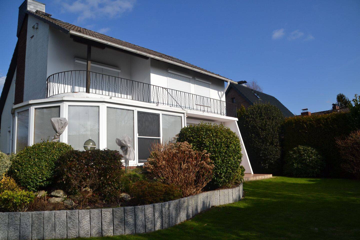 Stilvolles, komplett saniertes Stadthaus mit parkähnlichem Grundstück in Top-Lage – Bremerhaven – Vorschaubild 2