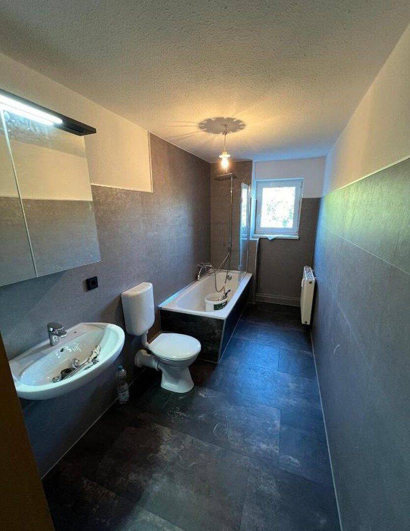 3-Zi. Whg. 82,0qm vollständig renoviert im 3. OG, ab 01.08. frei