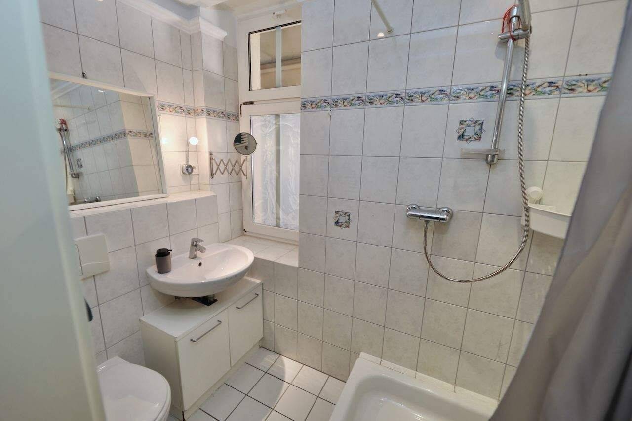 IDEAL FÜR STUDENTEN ODER PENDLER - NÄHE S-BAHN GRUNEWALD - GROSSER GEMEINSCHAFTSGARTEN – Berlin – Vorschaubild 3