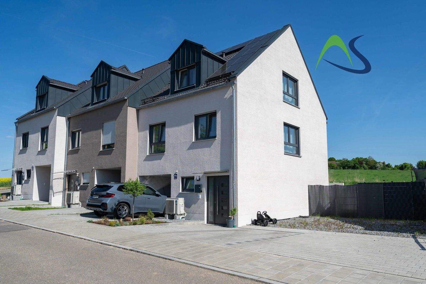Neuwertiges Reiheneckhaus mit hochwertiger Ausstattung in optimaler Lage – Lappersdorf – Bild 1 von 9