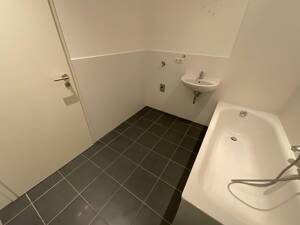 Geräumige 3 Zimmer-Wohnung mit 2 Balkonen und Wannenbad – 23554 Lübeck – Vorschaubild 6