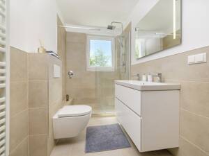 Erstbezug nach Sanierung | Stilvolle 3-Zimmer-Endetagenwohnung mit Loggia in Hamburg-Sasel – 22395 Hamburg – Vorschaubild 4