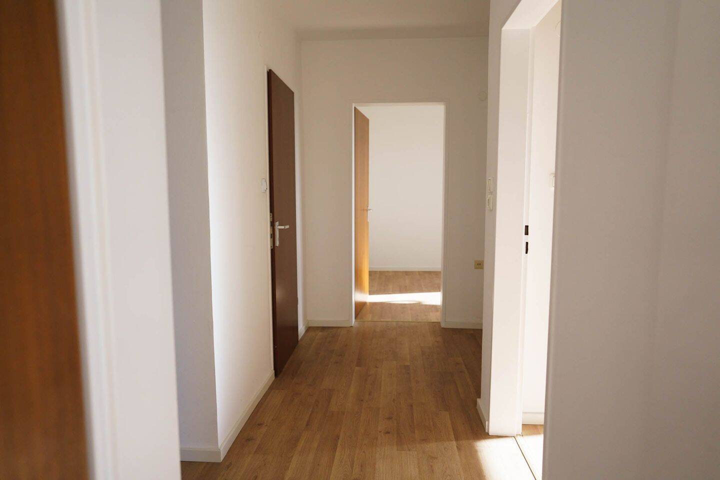 Helle 3-Zimmer-Wohnung mit Balkon, Fernblick ins Grüne und Stadtbahn direkt vor der Tür – Stuttgart – Vorschaubild 6