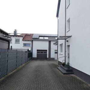Mehrgenerationenhaus - frei werdend - Top-Zustand - 4 Einheiten - 2 große Garagen - schöner Garten – 68305 Mannheim – Vorschaubild 3