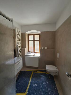 Frisch renoviert! 3-Raum-Etagenwohnung mit Balkon und Tageslichtbad im Görlitzer Stadtzentrum! – 2826 Görlitz – Vorschaubild 6