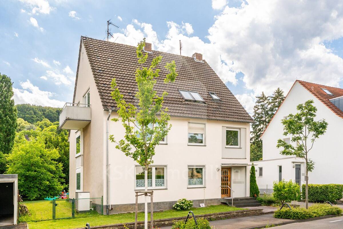 Freistehendes Dreifamilienhaus in guter Wohnlage mit neuer Wärmepumpe! – 53179 Bonn – Bild 1 von 9