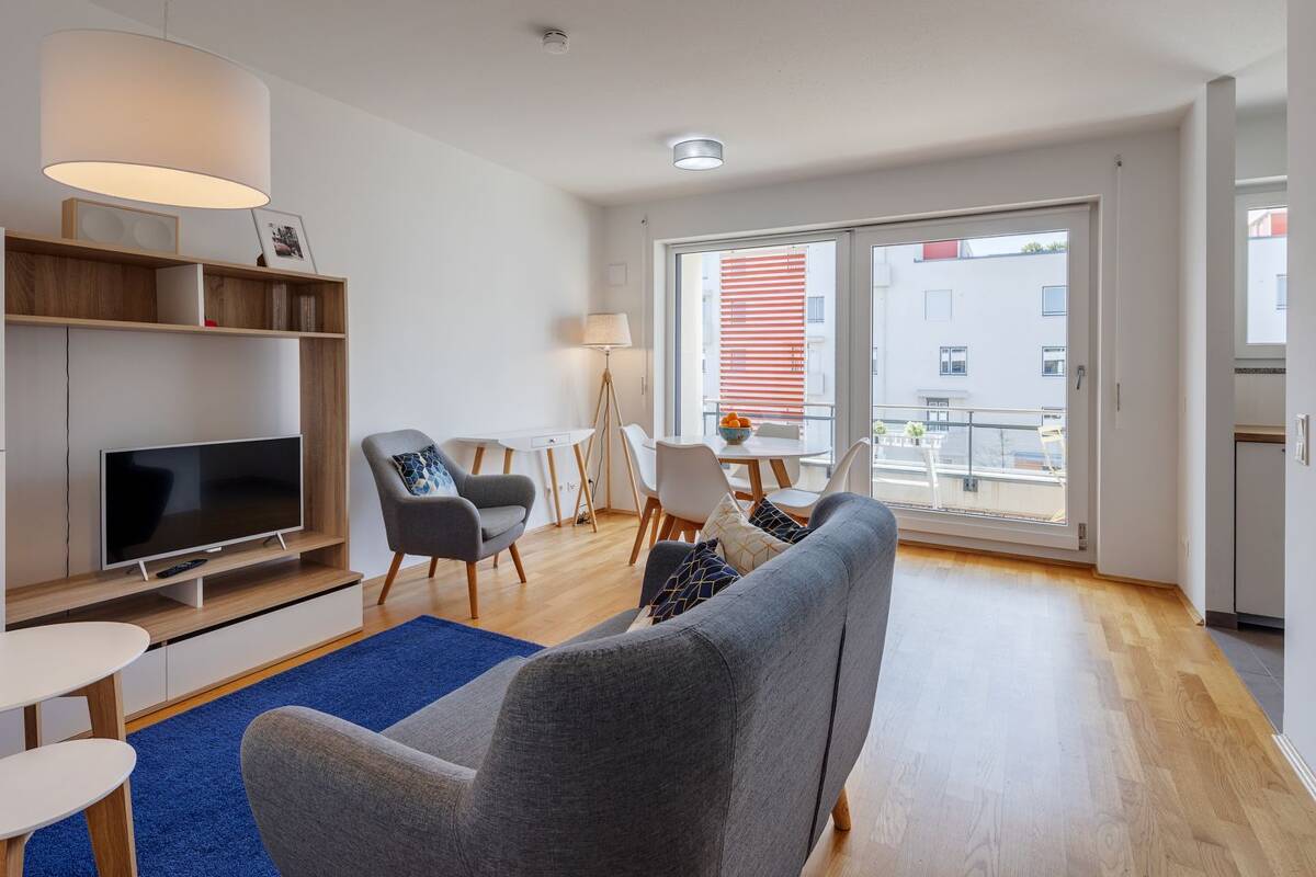 Ramersdorf: Neuwertige 2-Zimmer-Wohnung mit großem Südbalkon - frei – 81737 München – Bild 1 von 9