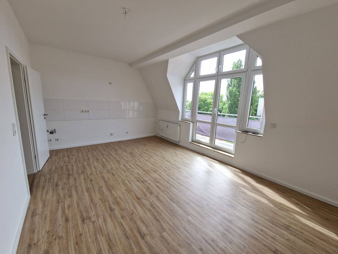 Heiße TAGE - Cooler DEAL: Jetzt zwei Kaltmieten frei - Licht durchflutet und frisch renoviert* – Magdeburg – Vorschaubild 4