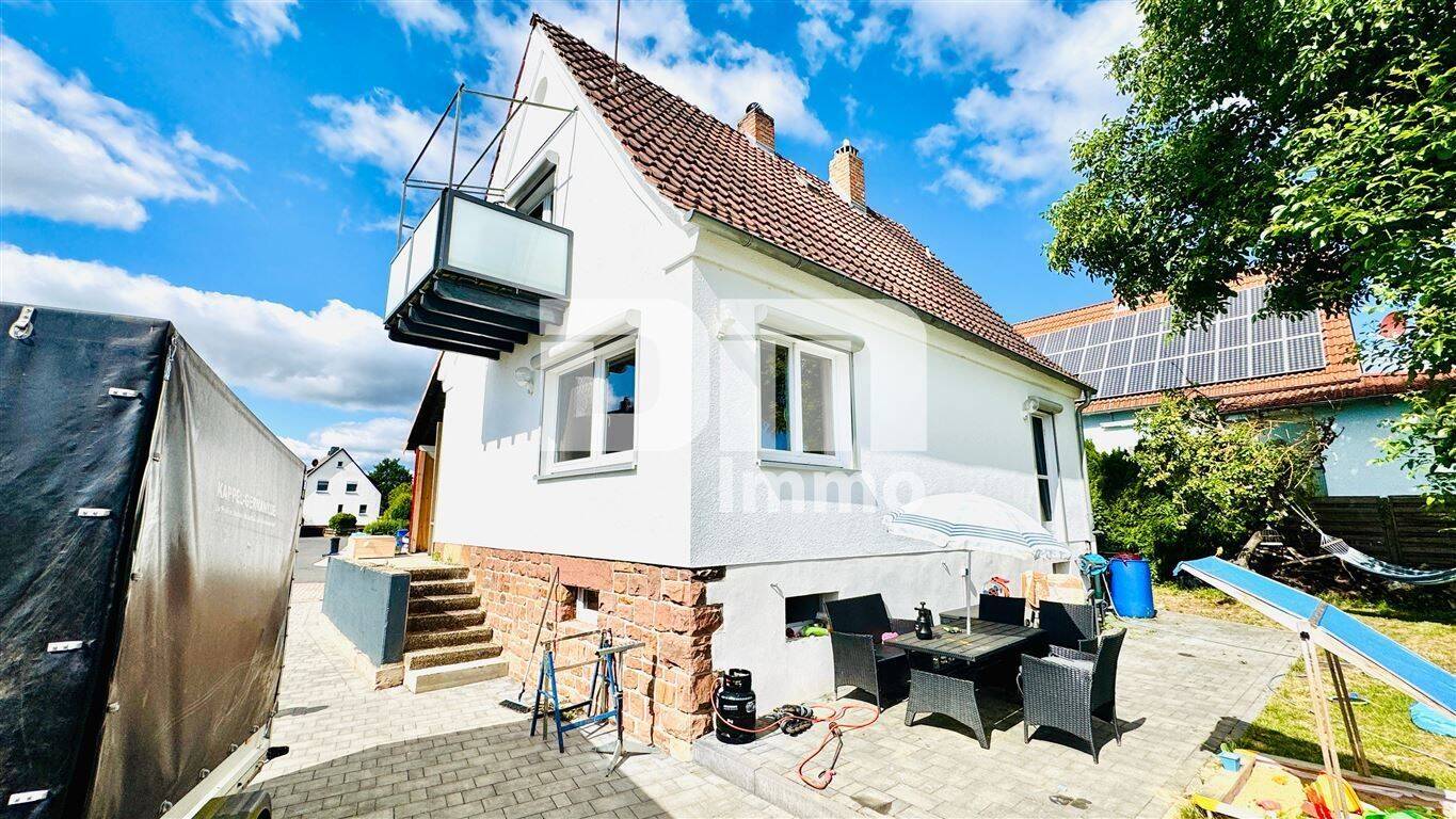 Kernsaniertes Einfamilienhaus mit Doppelgarage, großem Garten und Home-Office-Oase – Schwalmstadt – Vorschaubild 4