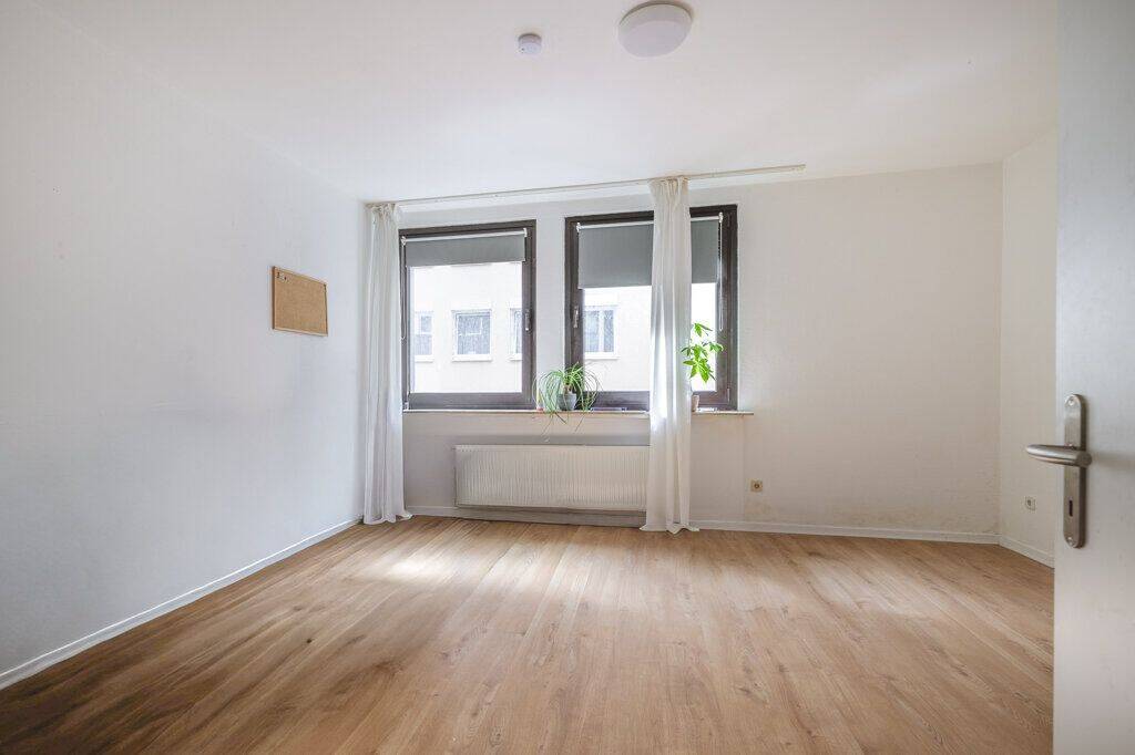 An Aachens schönem Lindenplatz gelegen. Ansprechendes Wohn-und Geschäftshaus in sehr ruhiger Lage – Aachen – Vorschaubild 3