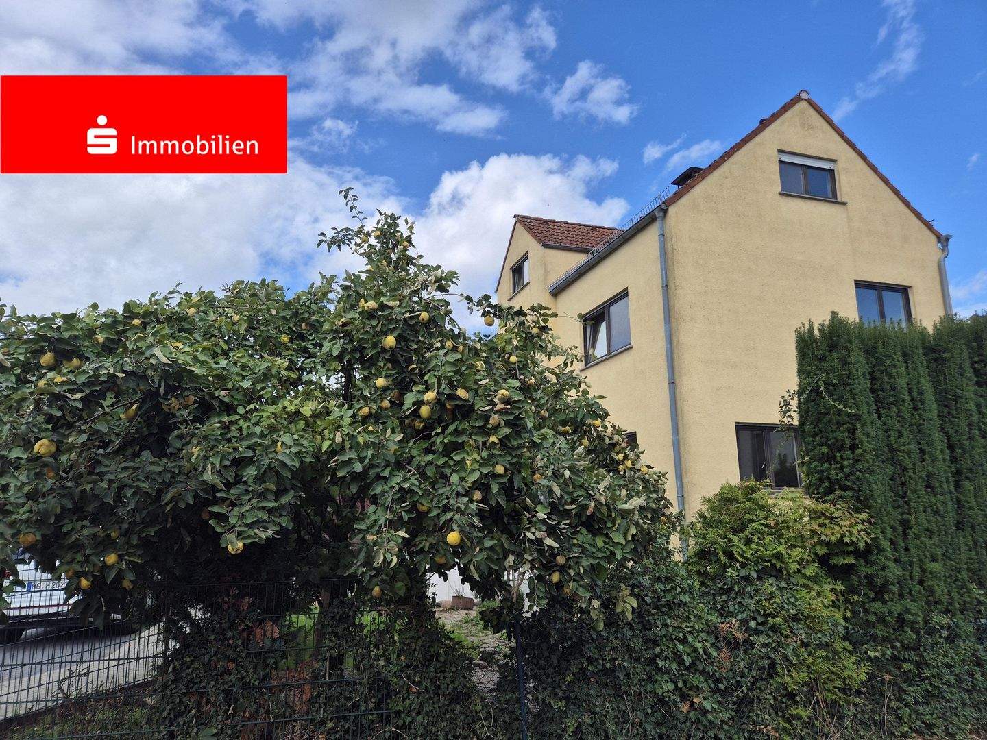 Viel Platz für die Familie: Einfamilienhaus mit Einliegerwohnung & Garten – Friedrichsdorf – Bild 1 von 9