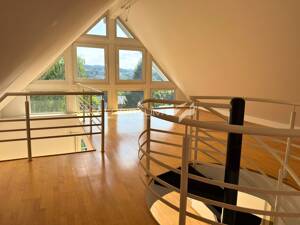 FREIRAUM4 +++ Über den Dächern von Siegen: Stilvolle Maisonette mit Galerie & Balkon in Top-Lage! – 57072 Siegen – Vorschaubild 9