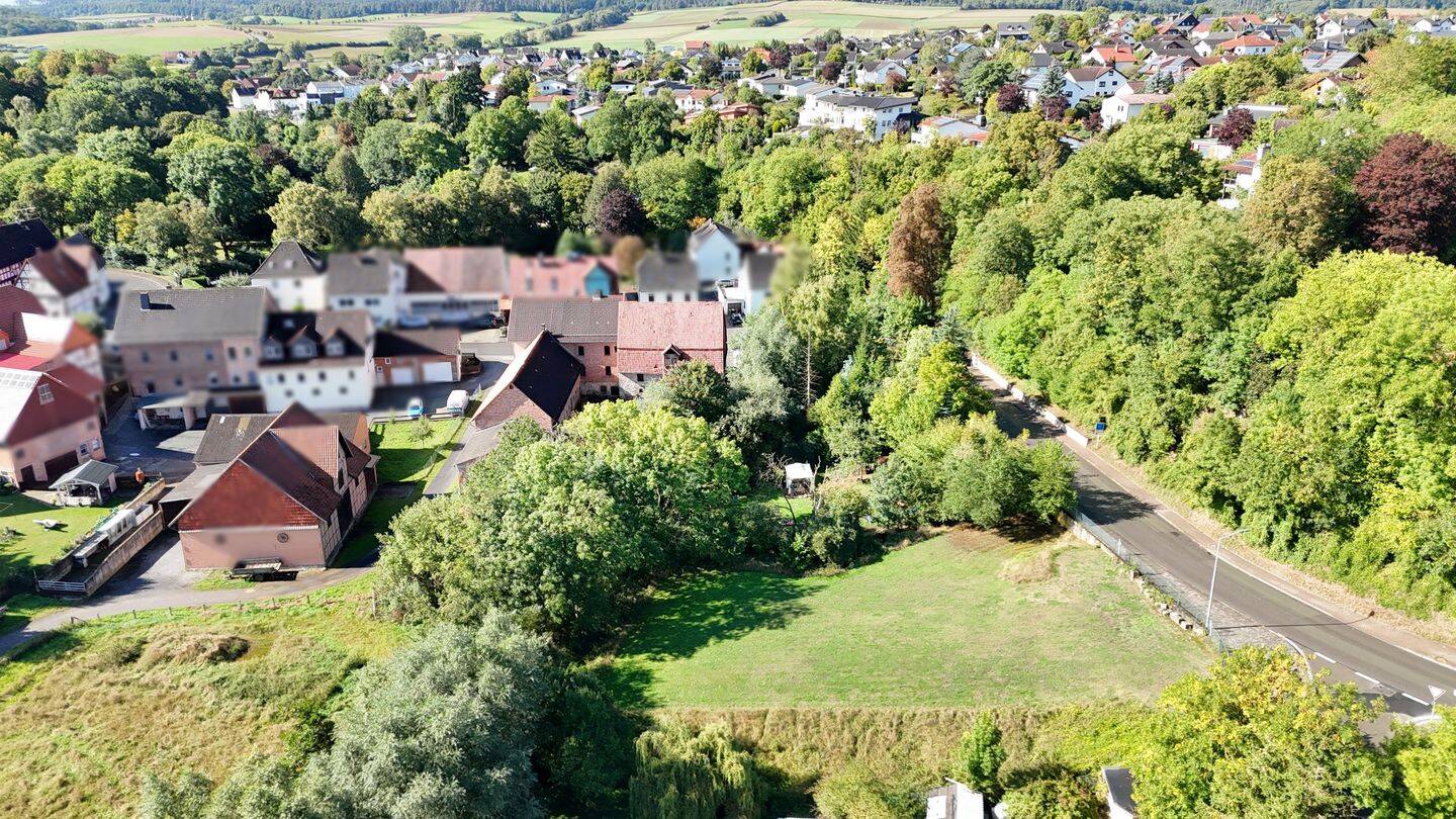 Großer Resthof mit 2 Fam.Haus, Stallungen, Scheune, Garagen & ca. 2.300m² Grundstück – Wolfhagen – Vorschaubild 3