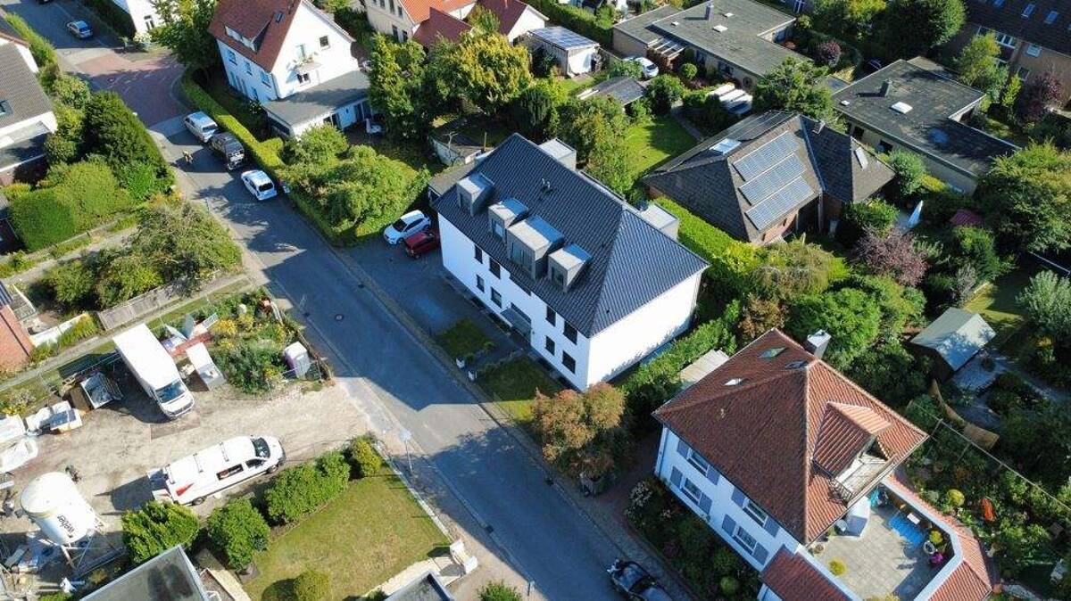 Saniertes Mehrfamilienhaus mit Dachaufstockung in Top-Lage von Oldenburg! – 26123 Oldenburg – Bild 1 von 8
