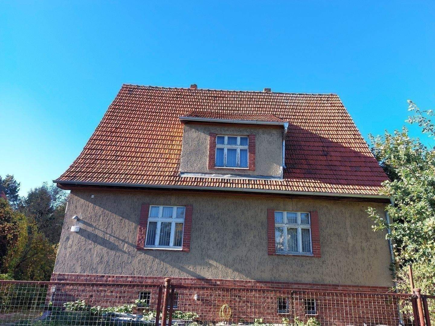 Im Alleinauftrag ! Ideales Heimwerker Objekt: 6 Zimmer, Küche, 2 Bäder, Unterkellert, Ausbaureserve Spitzboden, Terrasse, Garage Werkstatt ! – Schulzendorf – Vorschaubild 9