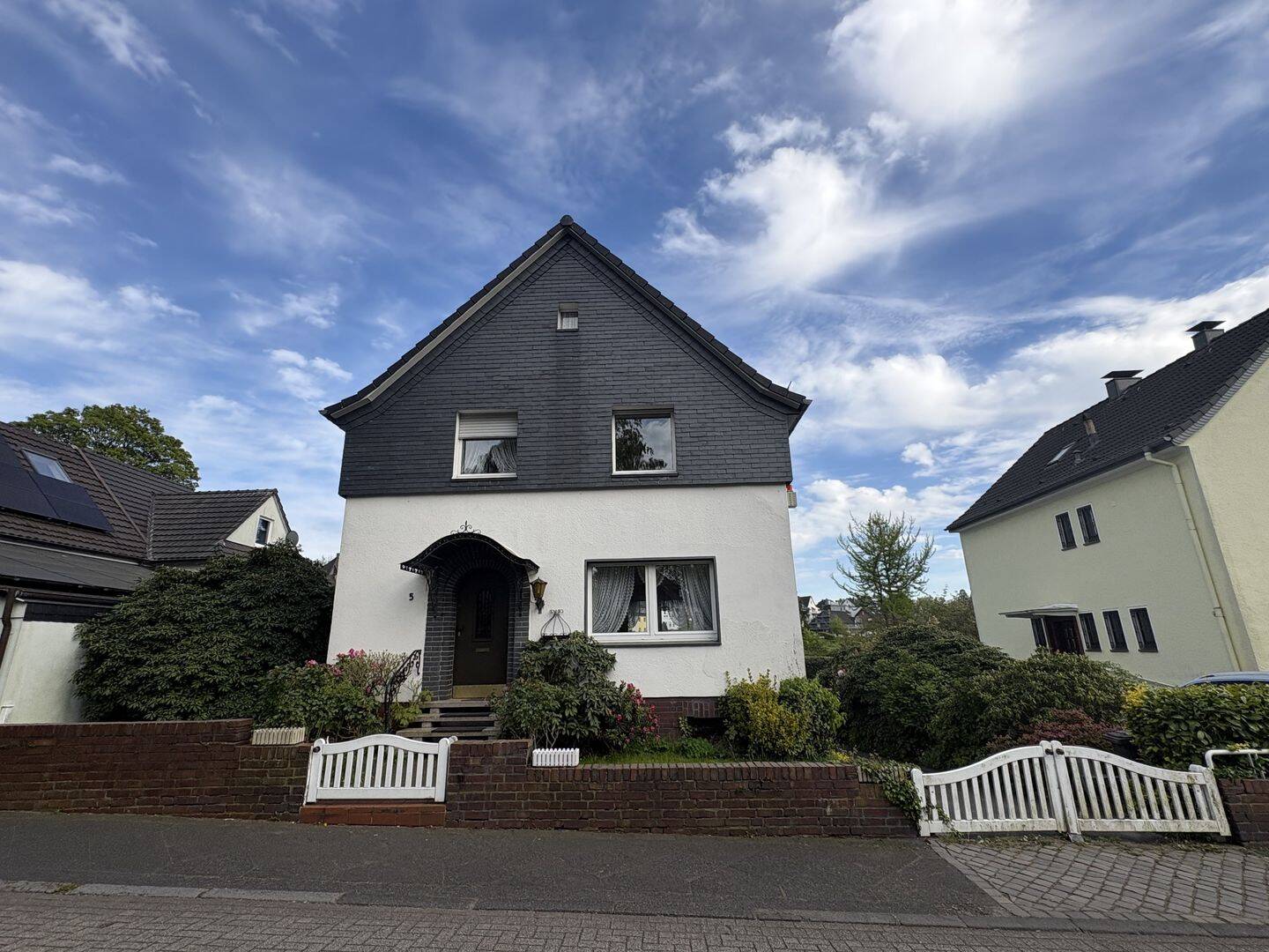Charmantes freistehendes Familienhaus mit Traumgrundstück – Solingen – Vorschaubild 2