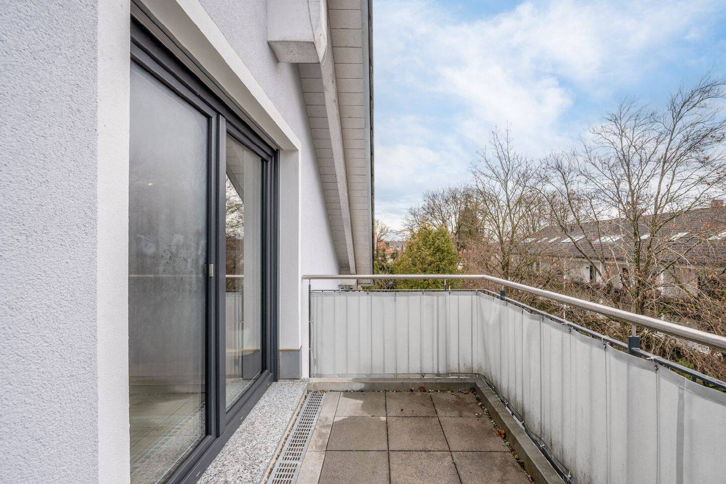 AIGNER - Neuwertiger Dachgeschosstraum mit sonnigen Süd-Balkon in Trudering – München – Vorschaubild 4