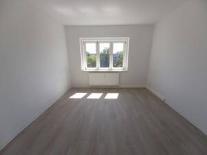 Eine 3 Raumwohnung mit Balkon - frisch renoviert! – 1309 Dresden – Vorschaubild 5