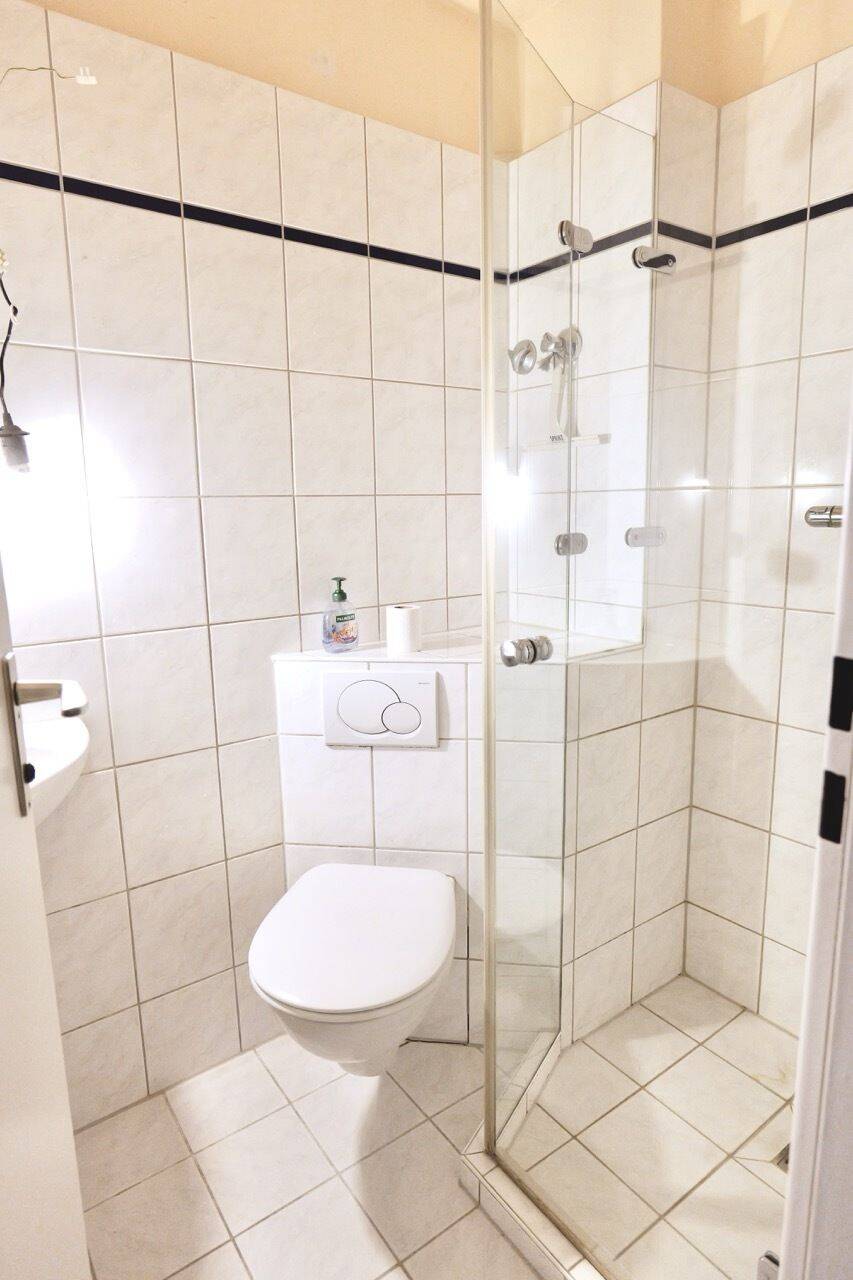 Bezugsfreie Familienwohnung mit Südbalkon und Tiefgaragenstellplatz – Berlin – Vorschaubild 7