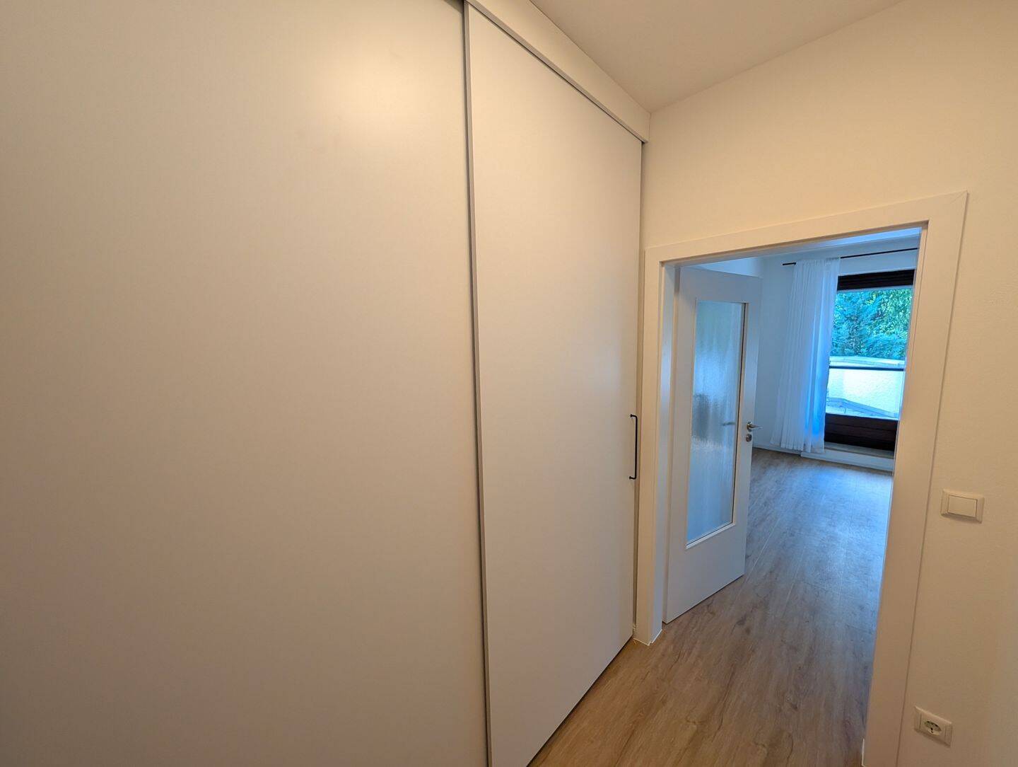Erstbezug nach Renovierung: helle 1,5-Zimmer-Wohnung mit großer West-Dachterrasse in München-Solln – München – Vorschaubild 9