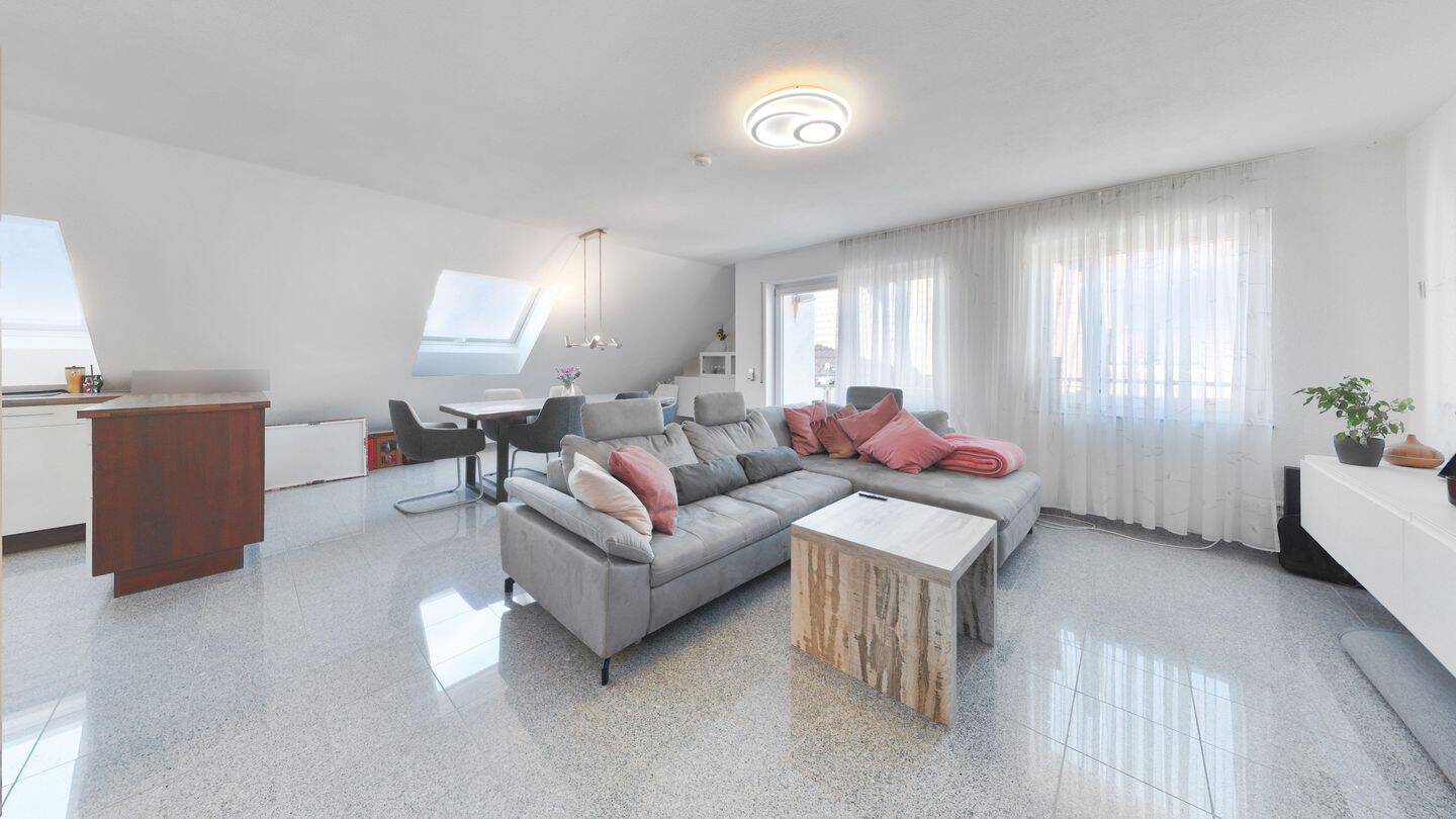 Exklusives Wohnerlebnis in Gemmrigheim: 4-Zimmer-Maisonette mit Galerie, Aufzug und Weinbergblick!