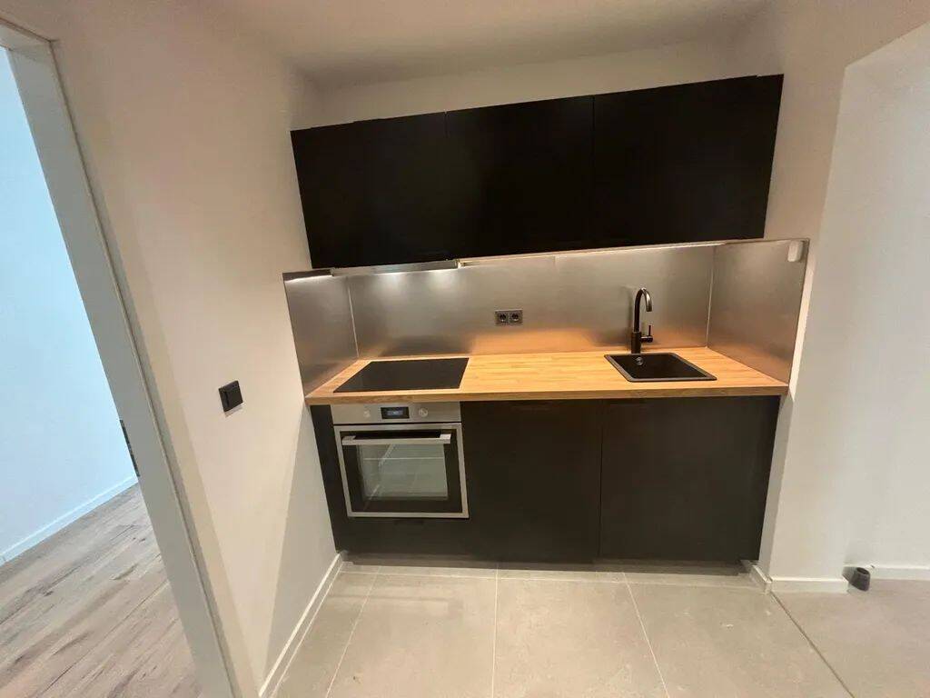 Möbliertes stylisches 20 m² Zimmer mit Balkon in guter Lage – Nürnberg – Vorschaubild 3
