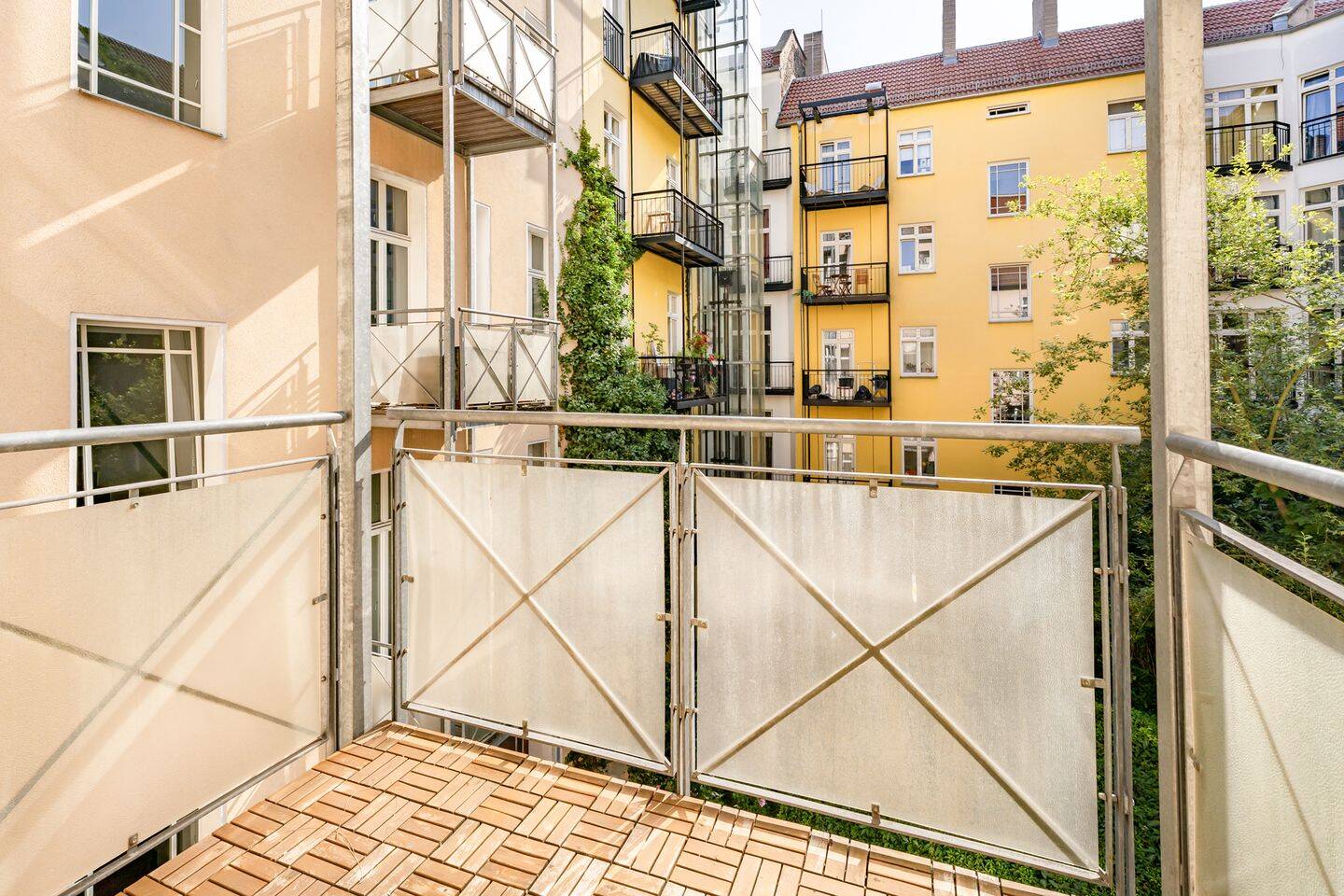 Kollwitzkiez: Ruhig gelegene 2-Zimmer-Altbauwohnung mit Balkon – Berlin – Vorschaubild 4
