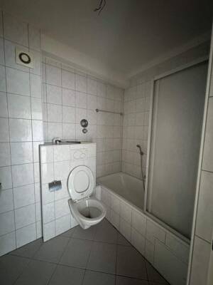 1 Zimmer mit Balkon direkt am Dutzendteich +++ mit Badewanne & Küche +++ – 90478 Nürnberg – Vorschaubild 5