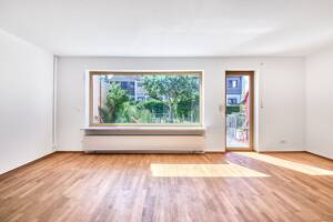 ONLY 10 MINUTES TO CLAY! Approx. 150 m² townhouse with 5-room, 4-bed, garden + garage *Pets allowed* – 55246 Wiesbaden – Vorschaubild 4