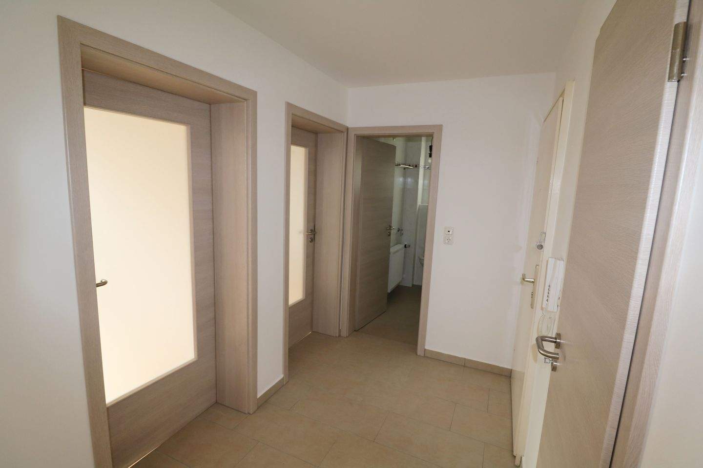 Ideal für Kapitalanleger - Vermietete 3 Zimmerwohnung - vollständig renoviert ! – Würzburg – Vorschaubild 4