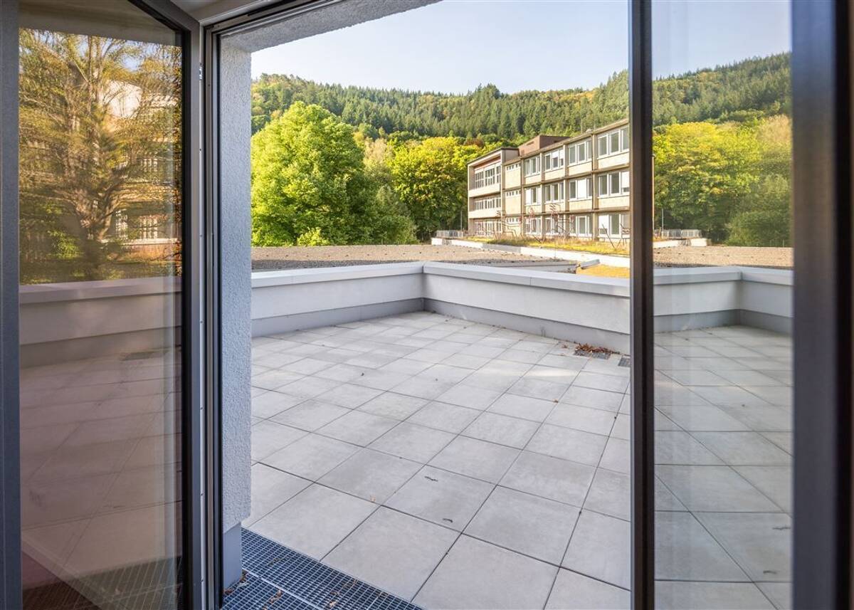 3-Zimmer-Neubau mit Penthaus-Charakter: Über 30 m² Süd-Dachterrasse in Baden-Baden. – 76530 Baden-Baden – Bild 1 von 9