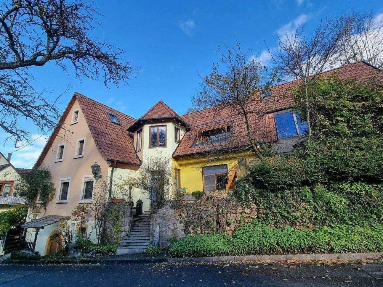 Viel Platz für alle: Ruhiges Mehrgenerationenhaus mit idyllischem Garten in Ballrechten-Dottingen – Ballrechten-Dottingen – Vorschaubild 5
