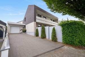 Freistehendes Einfamilienhaus mit großem Garten in Paderborn-Elsen