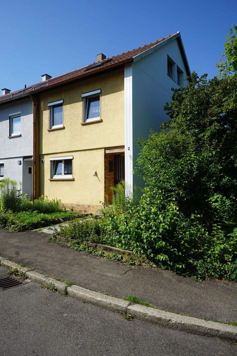 Reiheneckhaus mit Terrasse, schönem Garten und 2 Garagen – Reutlingen – Bild 1 von 9