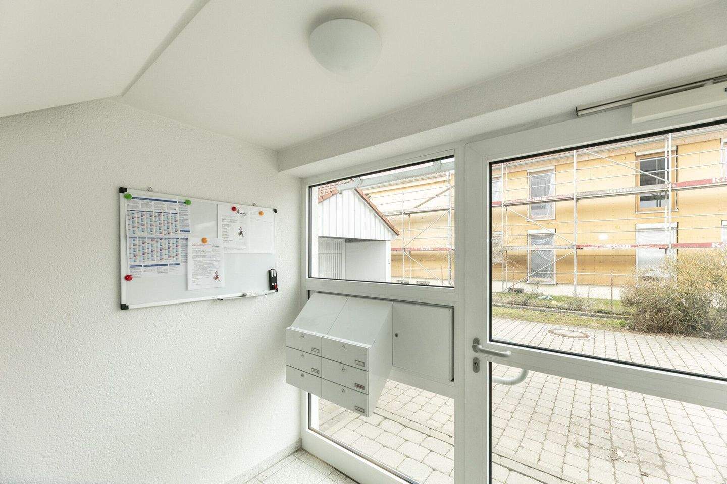 Helle 3-Zimmer-Wohnung im Erdgeschoss mit Balkon und direktem Gartenzugang – Neu-Ulm – Vorschaubild 3