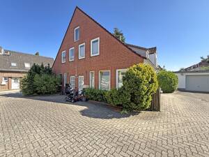 Lübeck St. Jürgen: Attraktives EFH/ MFH mit Garagenhof und Ausbaupotenzial unweit der Uni