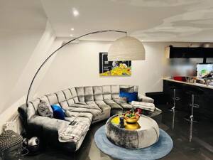 Hochwertige Maisonette-Wohnung mit Tiefgaragenstellplatz, Klimaanlage, Wachdienst und vieles mehr!