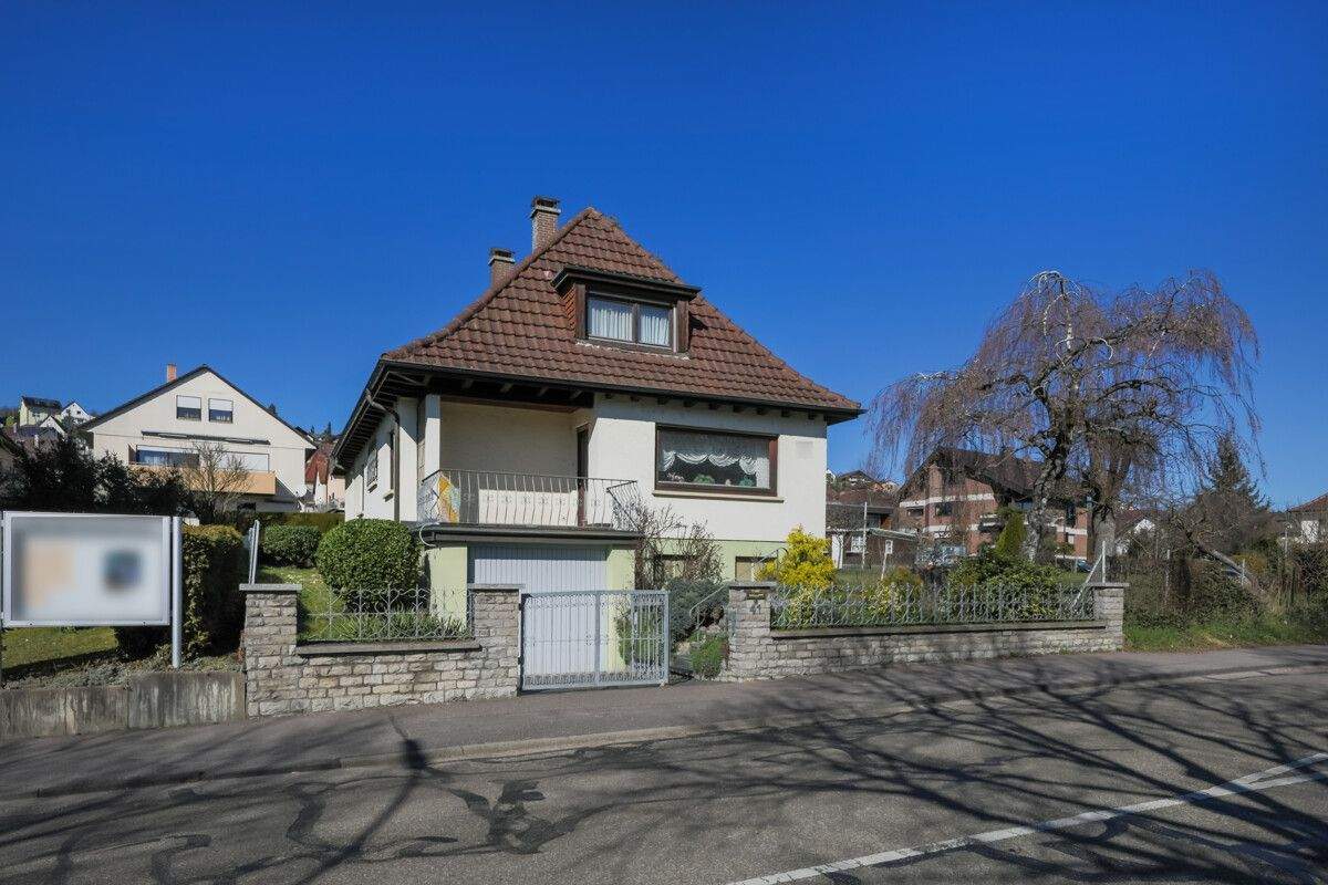 Einfamilienhaus mit Wintergarten, großem Garten und viel Gestaltungspotenzial – Pforzheim – Bild 1 von 9
