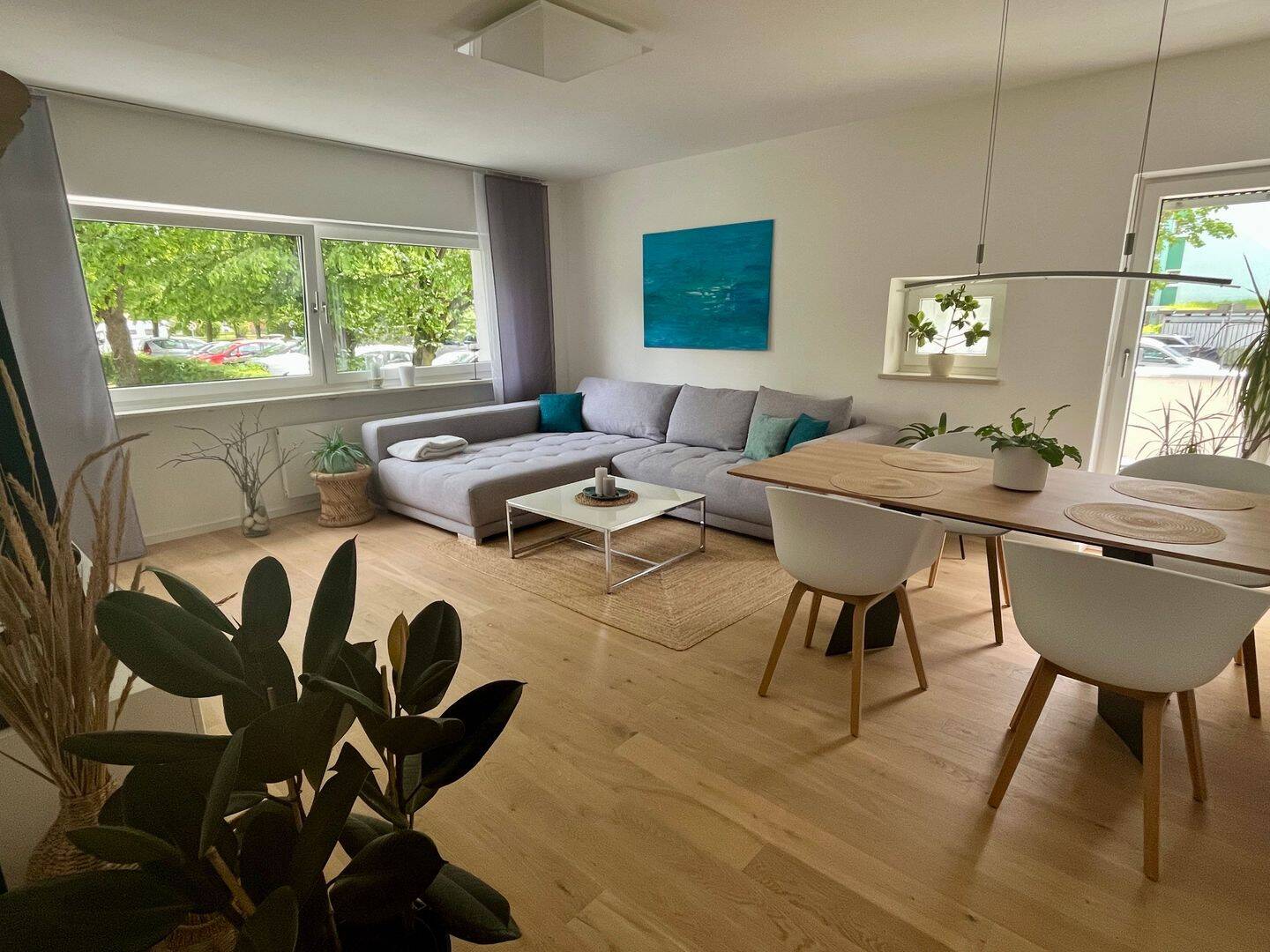 Lichtdurchflutete, moderne (teilmöblierte) 3-Zimmer-Wohnung mit S-Bahn-Anschluss